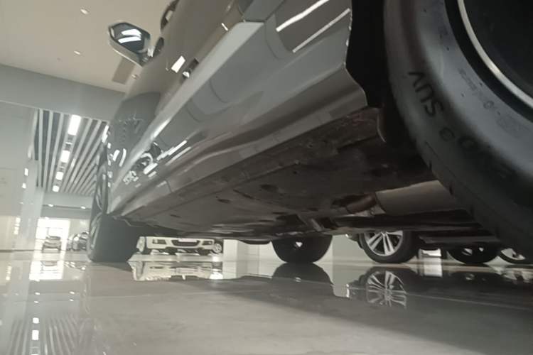 Used Audi Q6 2025 40 TFSI quattro Commemorative Edition Yulin Package 7 Seats Left Side Sill