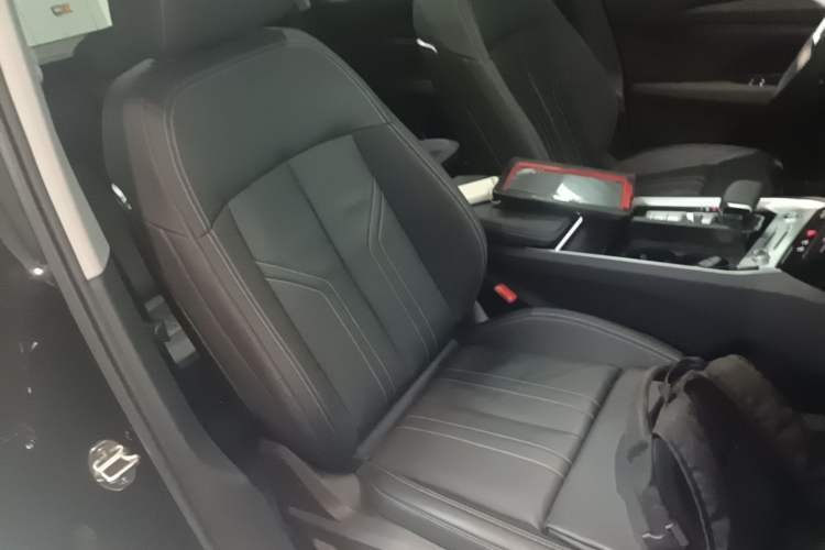Used Audi Q6 2025 40 TFSI quattro Commemorative Edition Yulin Package 7 Seats Right Front Seat