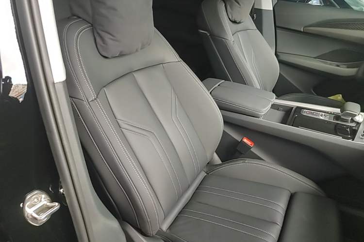 Used Audi Q6 2025 40 TFSI quattro Commemorative Edition Yulin Package 7 Seats Right Front Seat