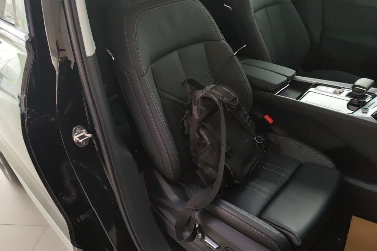Used Audi Q6 2025 40 TFSI quattro Commemorative Edition Yulin Package 7 Seats Right Front Seat