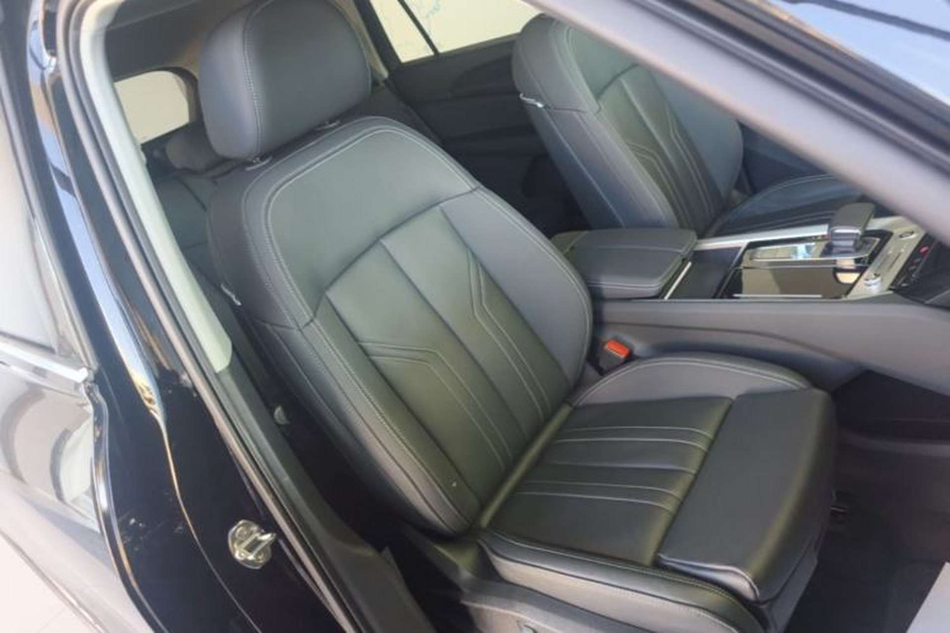 Used Audi Q6 2025 40 TFSI quattro Commemorative Edition Yulin Package 7 Seats Right Front Seat