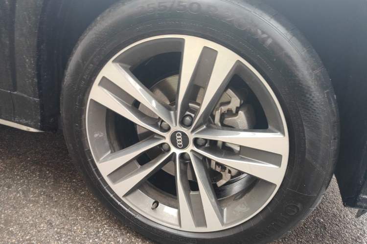 Used Audi Q6 2025 40 TFSI quattro Commemorative Edition Yulin Package 7 Seats Right Front Wheel Hub