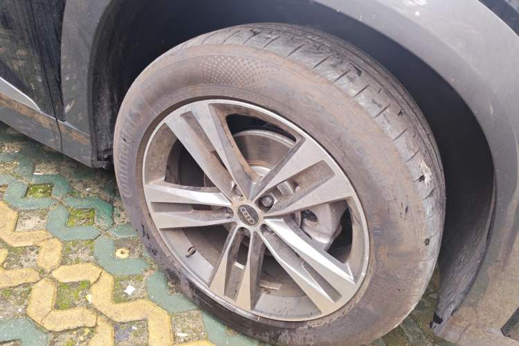 Used Audi Q6 2025 40 TFSI quattro Commemorative Edition Yulin Package 7 Seats Right Front Wheel Hub
