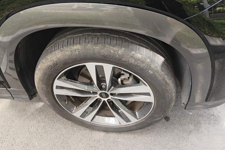 Used Audi Q6 2025 40 TFSI quattro Commemorative Edition Yulin Package 7 Seats Right Front Wheel Hub