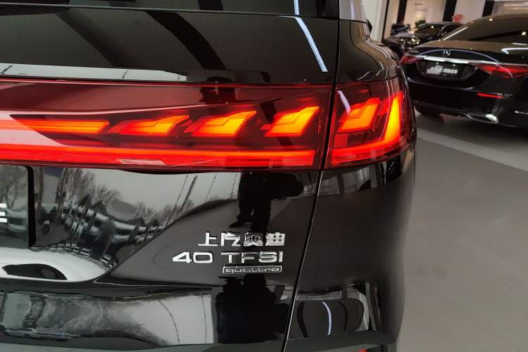 Used Audi Q6 2025 40 TFSI quattro Commemorative Edition Yulin Package 7 Seats Right Rear Taillight