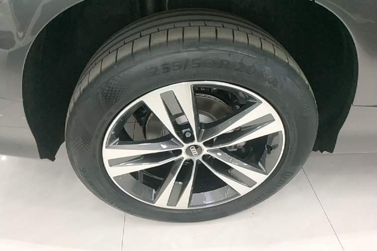 Used Audi Q6 2025 40 TFSI quattro Commemorative Edition Yulin Package 7 Seats Right Rear Wheel Hub