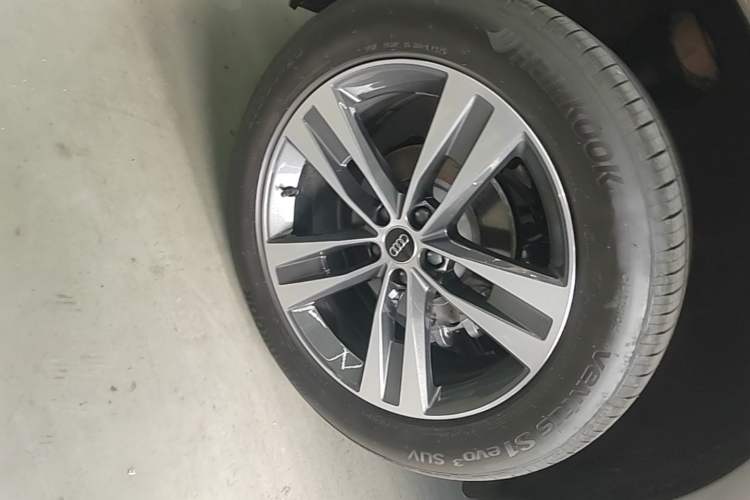 Used Audi Q6 2025 40 TFSI quattro Commemorative Edition Yulin Package 7 Seats Right Rear Wheel Hub