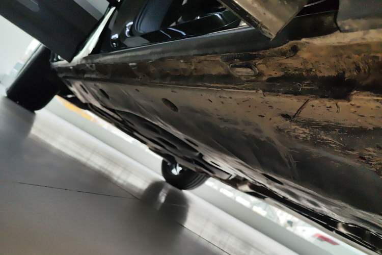 Used Audi Q6 2025 40 TFSI quattro Commemorative Edition Yulin Package 7 Seats Right Side Sill