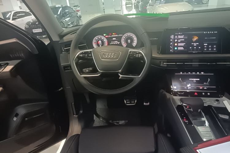 Used Audi Q6 2025 40 TFSI quattro Commemorative Edition Yulin Package 7 Seats Steering Wheel