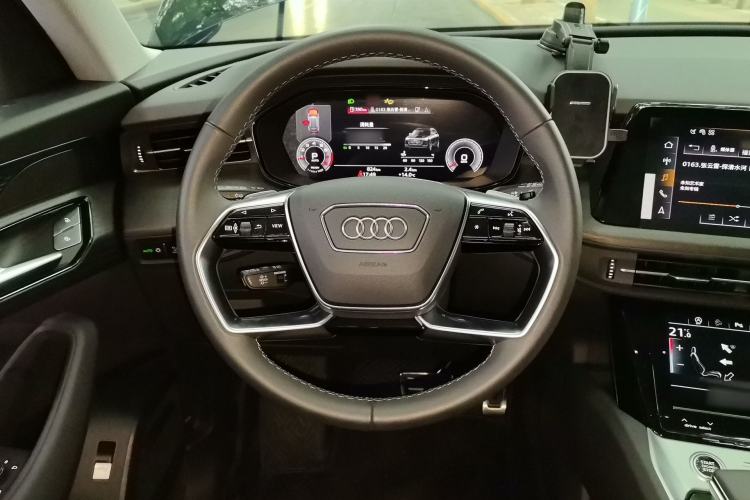 Used Audi Q6 2025 40 TFSI quattro Commemorative Edition Yulin Package 7 Seats Steering Wheel
