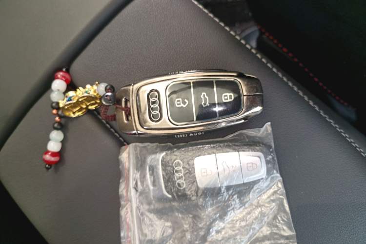 Used Audi Q6 2025 40 TFSI quattro Commemorative Edition Yulin Package 7 Seats Vehicle Key