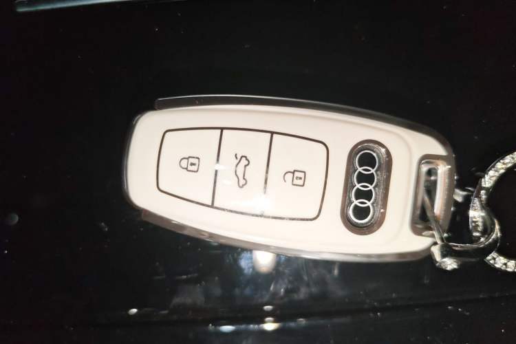 Used Audi Q6 2025 40 TFSI quattro Commemorative Edition Yulin Package 7 Seats Vehicle Key