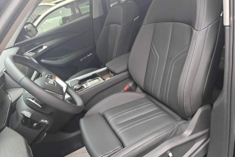 Used Audi Q6 2025 40 TFSI quattro Commemorative Edition Yulin Package 7 Seats Left Front Seat