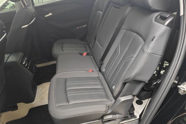 Used Audi Q6 2025 40 TFSI quattro Commemorative Edition Yulin Package 7 Seats Left Rear Seat