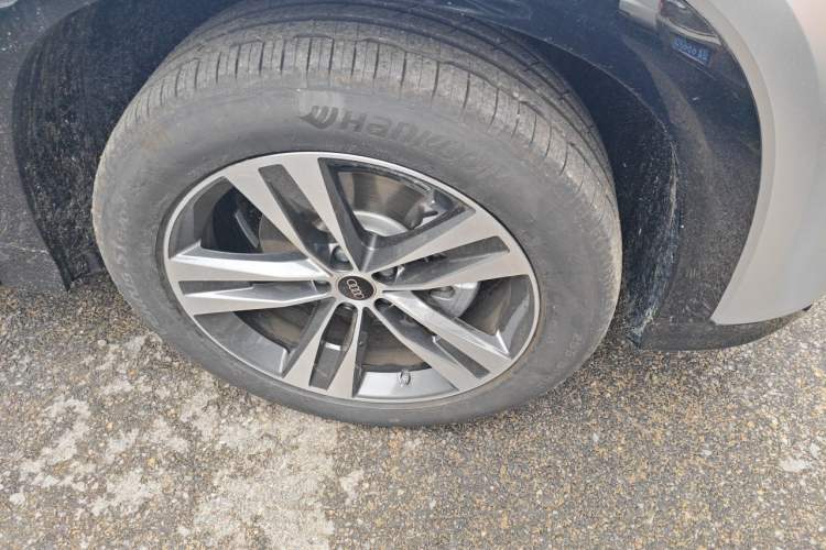 Used Audi Q6 2025 40 TFSI quattro Commemorative Edition Yulin Package 7 Seats Right Front Wheel Hub