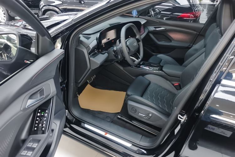 Used Audi Q6L e-tron 2026 Ultra-Long Range Edition Driver Seat