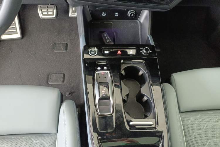 Used Audi Q6L e-tron 2026 First Launch Navigation Edition Gear Lever