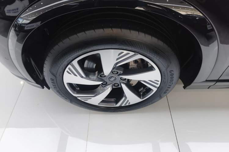 Used Audi Q6L e-tron 2026 Ultra-Long Range Edition Left Front Wheel Hub