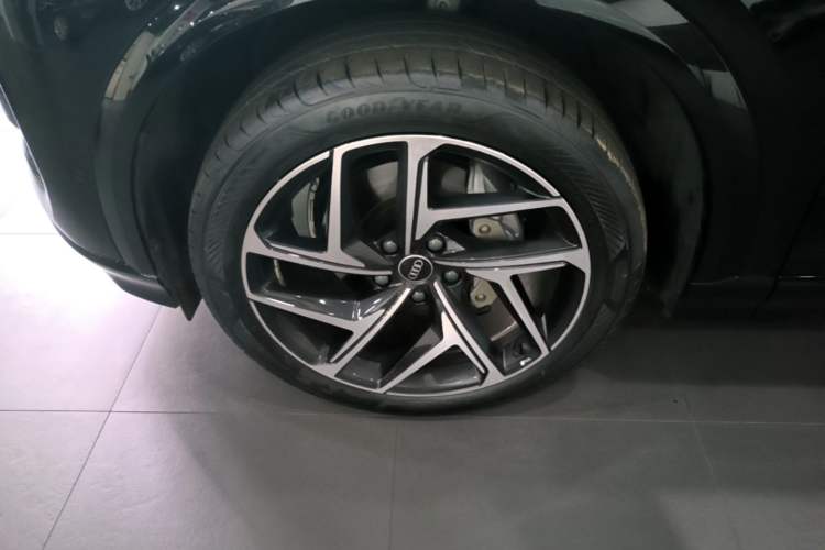 Used Audi Q6L e-tron 2026 First Launch Navigation Edition Left Front Wheel Hub