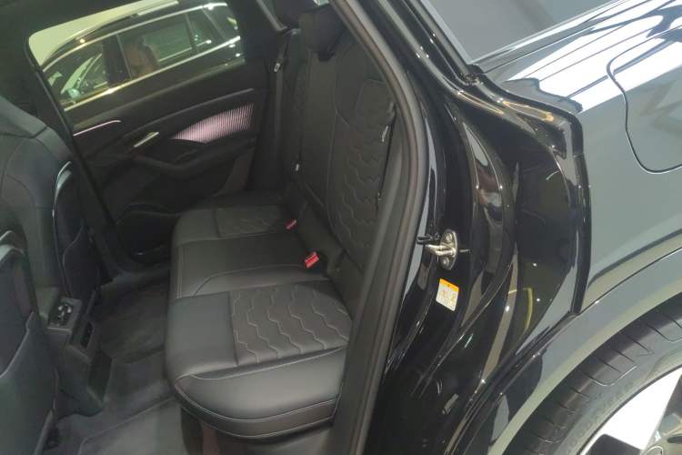 Used Audi Q6L e-tron 2026 First Launch Navigation Edition Left Rear Seat