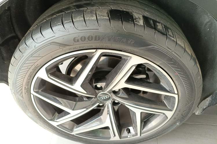Used Audi Q6L e-tron 2026 First Launch Navigation Edition Right Rear Wheel Hub