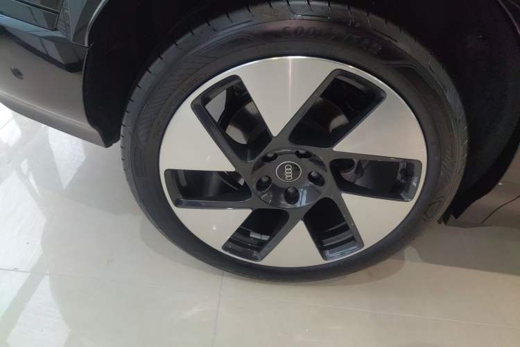 Used Audi Q6L e-tron 2026 First Launch Navigation Edition Right Rear Wheel Hub