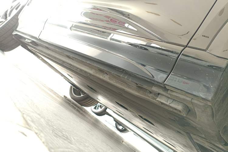 Used Audi Q6L e-tron 2026 First Launch Navigation Edition Right Side Sill