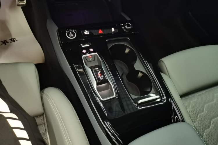 Used Audi Q6L e-tron 2026 First Launch Navigation Edition Gear Lever