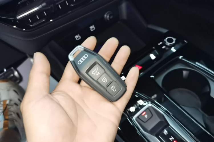 Used Audi Q6L e-tron 2026 First Launch Navigation Edition Vehicle Key