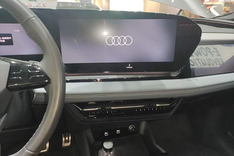 Used Audi Q6L e-tron 2026 First Launch Navigation Edition Audio And AC Panel