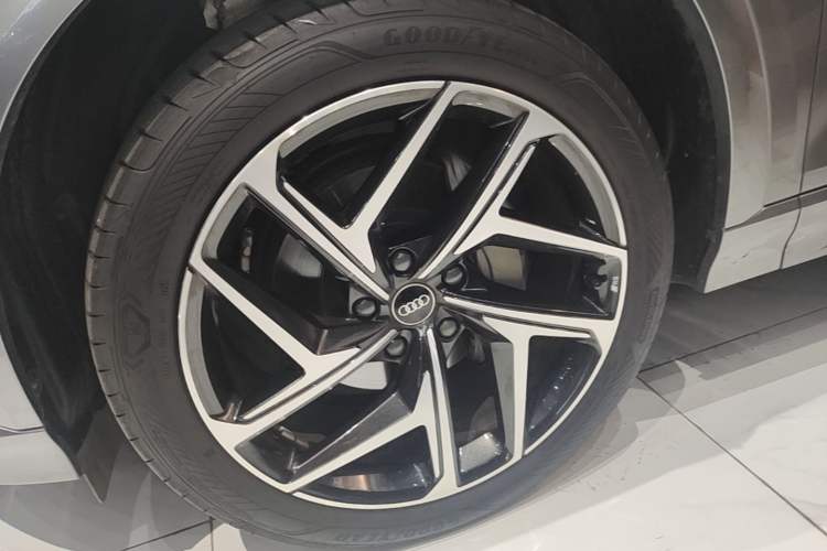 Used Audi Q6L e-tron 2026 First Launch Navigation Edition Exterior 4