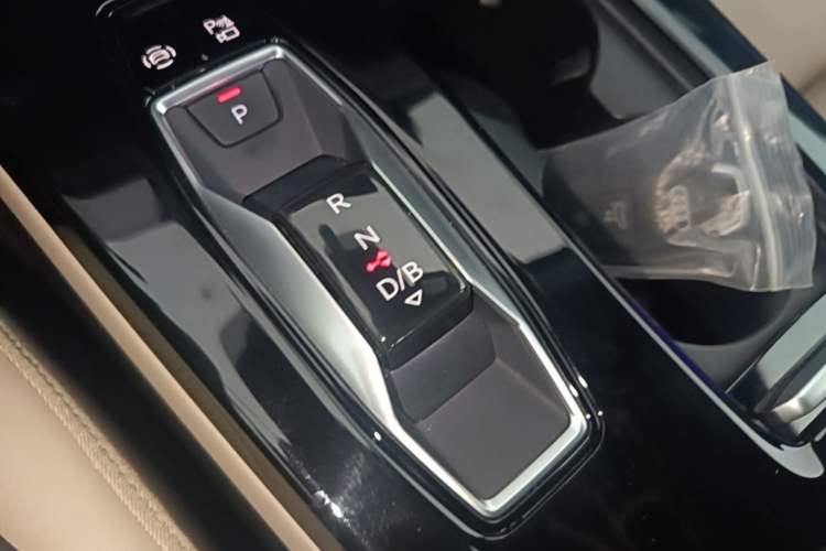 Used Audi Q6L e-tron 2026 First Launch Navigation Edition Gear Lever