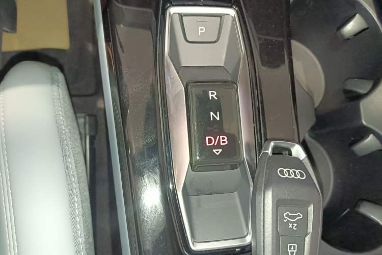 Used Audi Q6L e-tron 2026 First Launch Navigation Edition Gear Lever