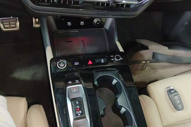 Used Audi Q6L e-tron 2026 First Launch Navigation Edition Gear Lever