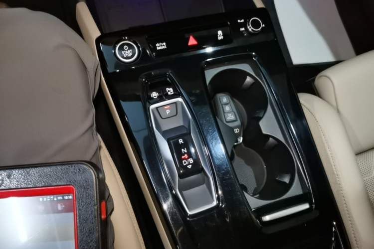 Used Audi Q6L e-tron 2026 First Launch Navigation Edition Gear Lever