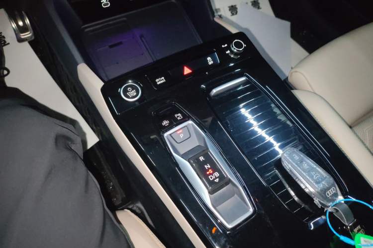 Used Audi Q6L e-tron 2026 First Launch Navigation Edition Gear Lever