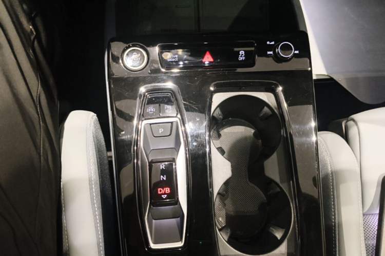 Used Audi Q6L e-tron 2026 First Launch Navigation Edition Gear Lever