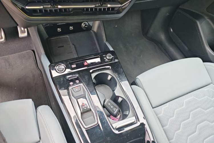 Used Audi Q6L e-tron 2026 First Launch Navigation Edition Gear Lever