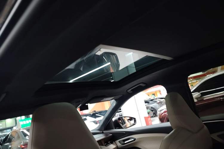 Used Audi Q6L e-tron 2026 First Launch Navigation Edition Headliner