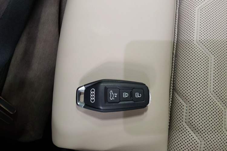 Used Audi Q6L e-tron 2026 First Launch Navigation Edition Interior 1