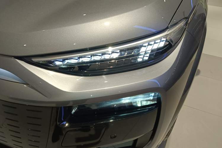 Used Audi Q6L e-tron 2026 First Launch Navigation Edition Left Front Headlight