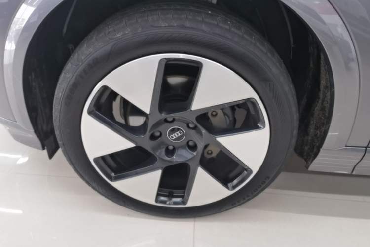 Used Audi Q6L e-tron 2026 First Launch Navigation Edition Left Front Wheel Hub
