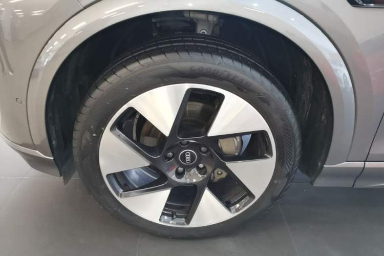 Used Audi Q6L e-tron 2026 First Launch Navigation Edition Left Front Wheel Hub
