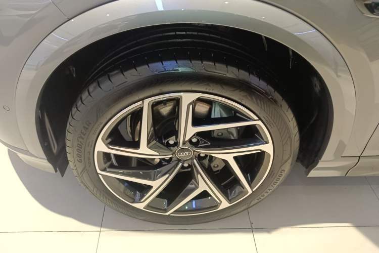 Used Audi Q6L e-tron 2026 First Launch Navigation Edition Left Front Wheel Hub