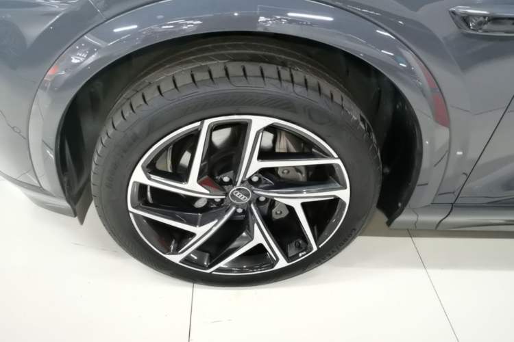Used Audi Q6L e-tron 2026 First Launch Navigation Edition Left Front Wheel Hub