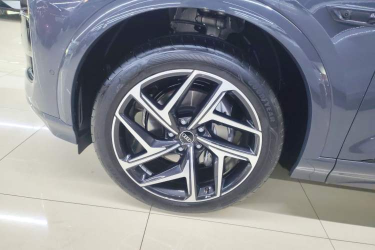Used Audi Q6L e-tron 2026 First Launch Navigation Edition Left Front Wheel Hub