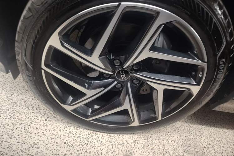 Used Audi Q6L e-tron 2026 First Launch Navigation Edition Left Front Wheel Hub