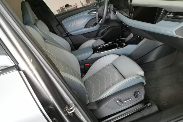 Used Audi Q6L e-tron 2026 First Launch Navigation Edition Right Front Seat