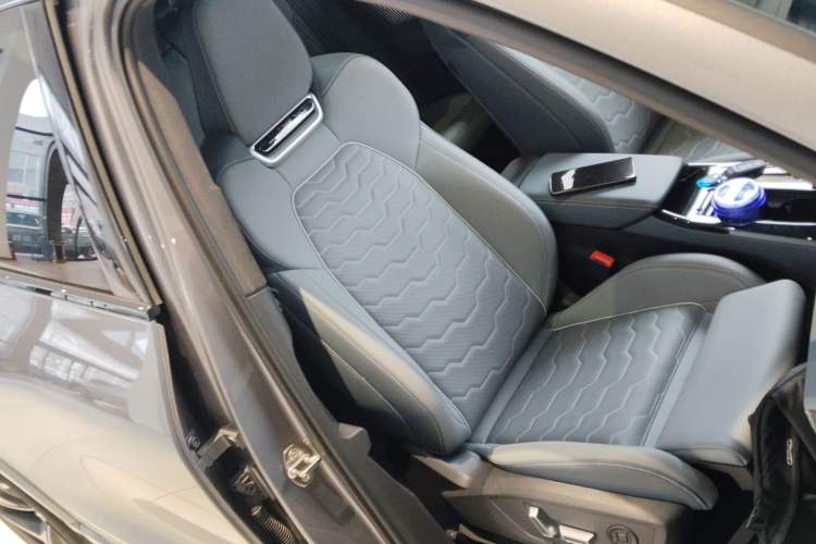 Used Audi Q6L e-tron 2026 First Launch Navigation Edition Right Front Seat