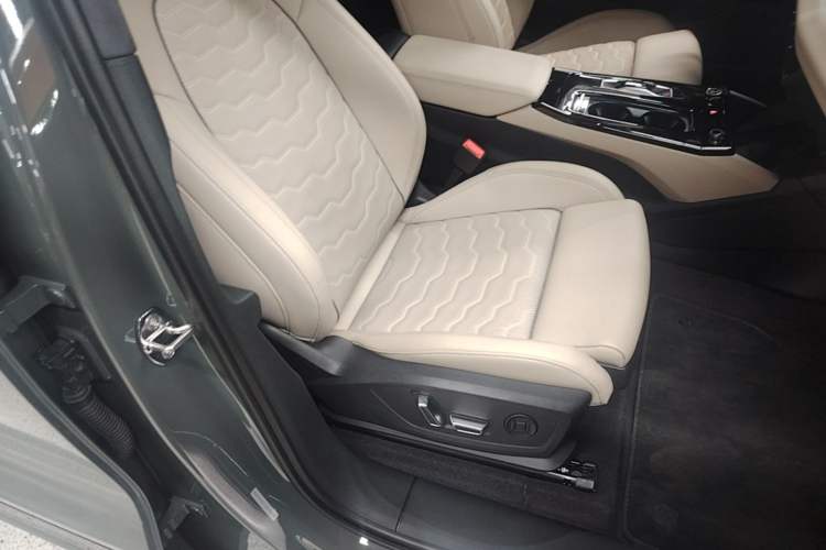 Used Audi Q6L e-tron 2026 First Launch Navigation Edition Right Front Seat